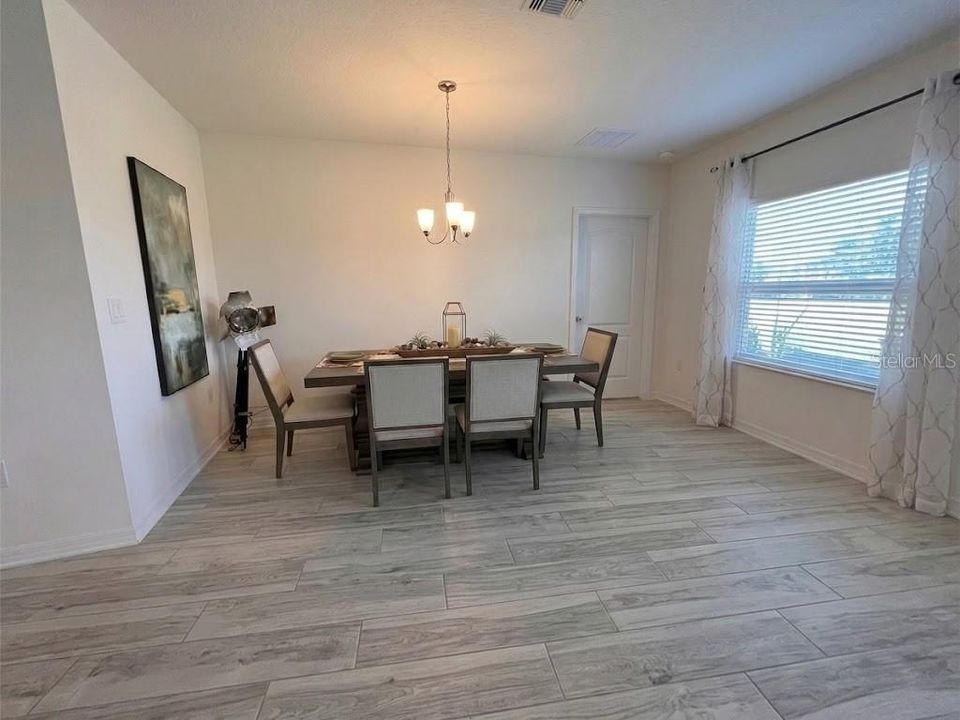 For Rent: $2,750 (4 beds, 2 baths, 1754 Square Feet)