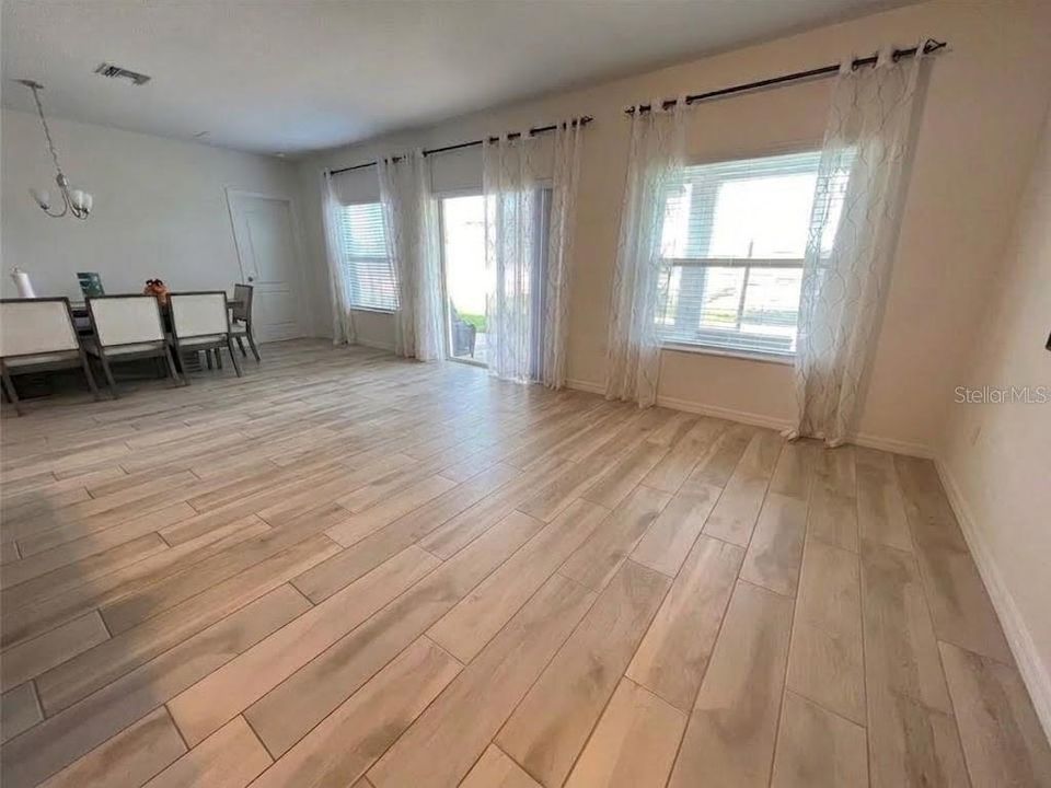 For Rent: $2,750 (4 beds, 2 baths, 1754 Square Feet)