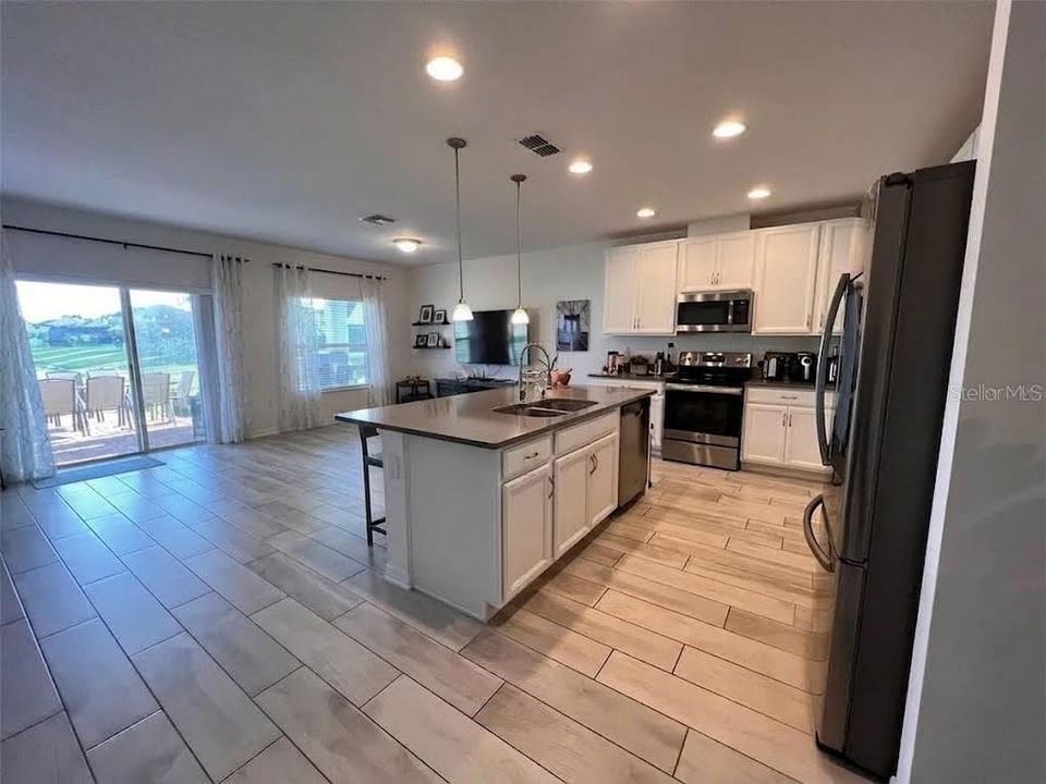 For Rent: $2,750 (4 beds, 2 baths, 1754 Square Feet)