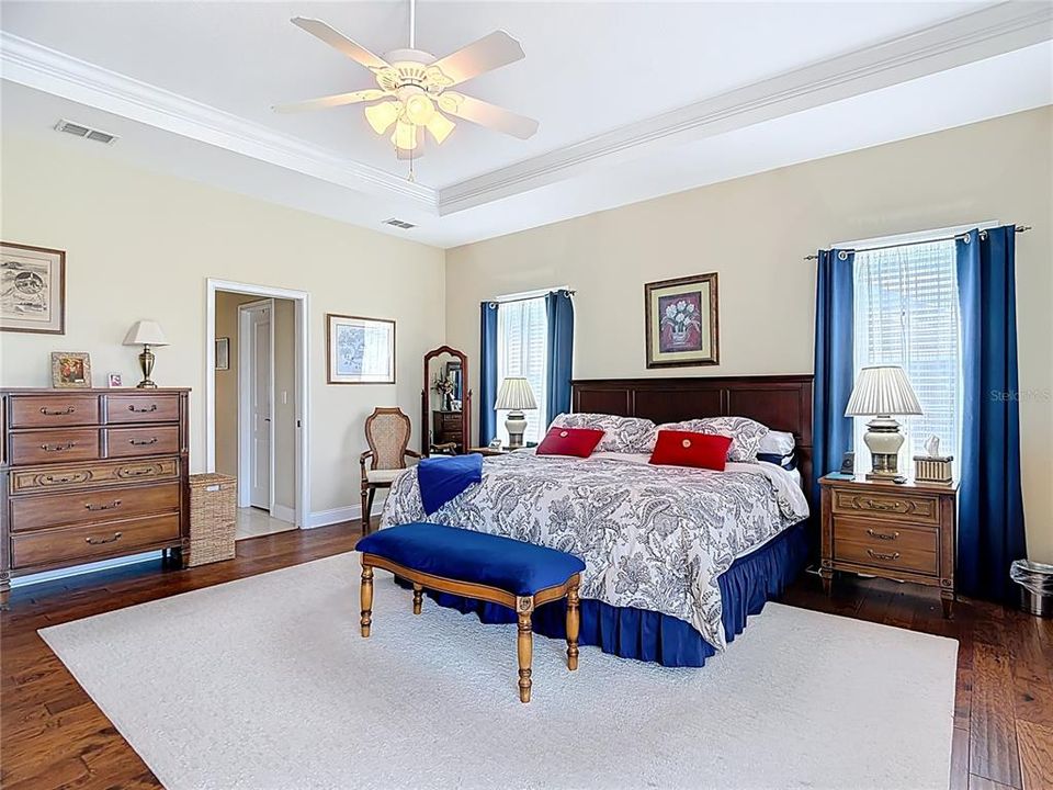 Activo con contrato: $606,900 (4 camas, 2 baños, 2495 Pies cuadrados)