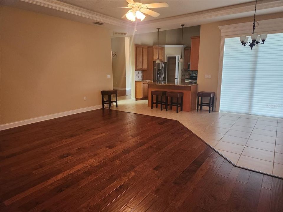 Activo con contrato: $606,900 (4 camas, 2 baños, 2495 Pies cuadrados)