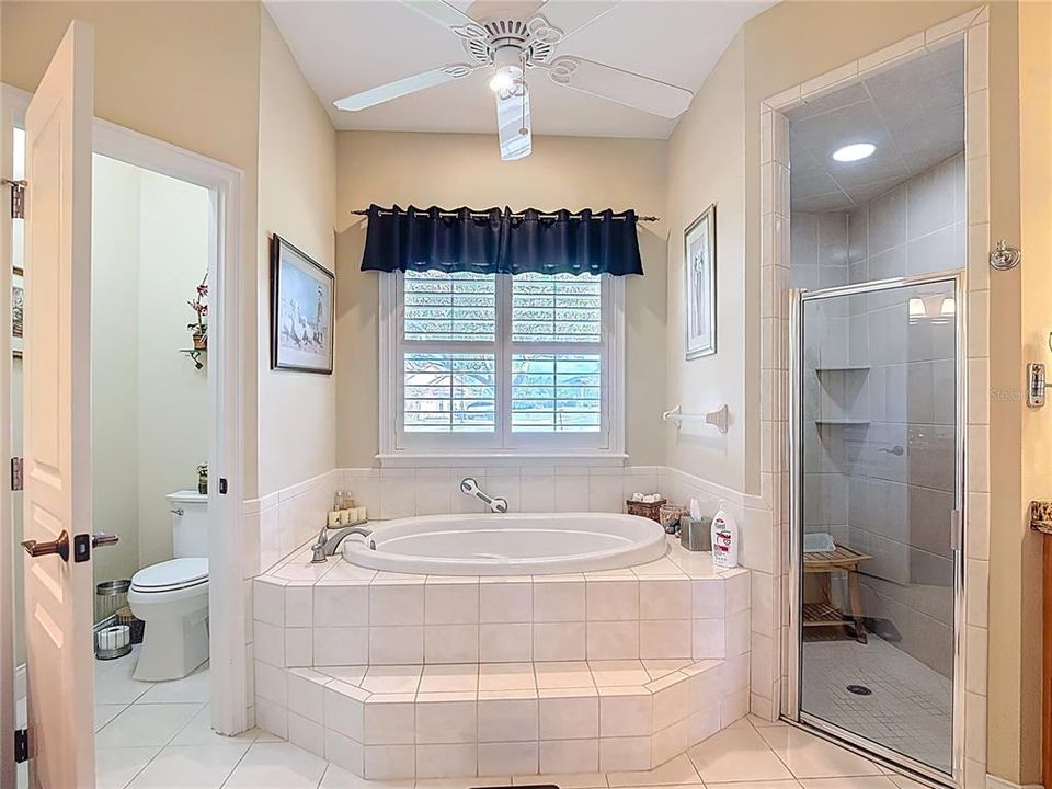 Activo con contrato: $606,900 (4 camas, 2 baños, 2495 Pies cuadrados)