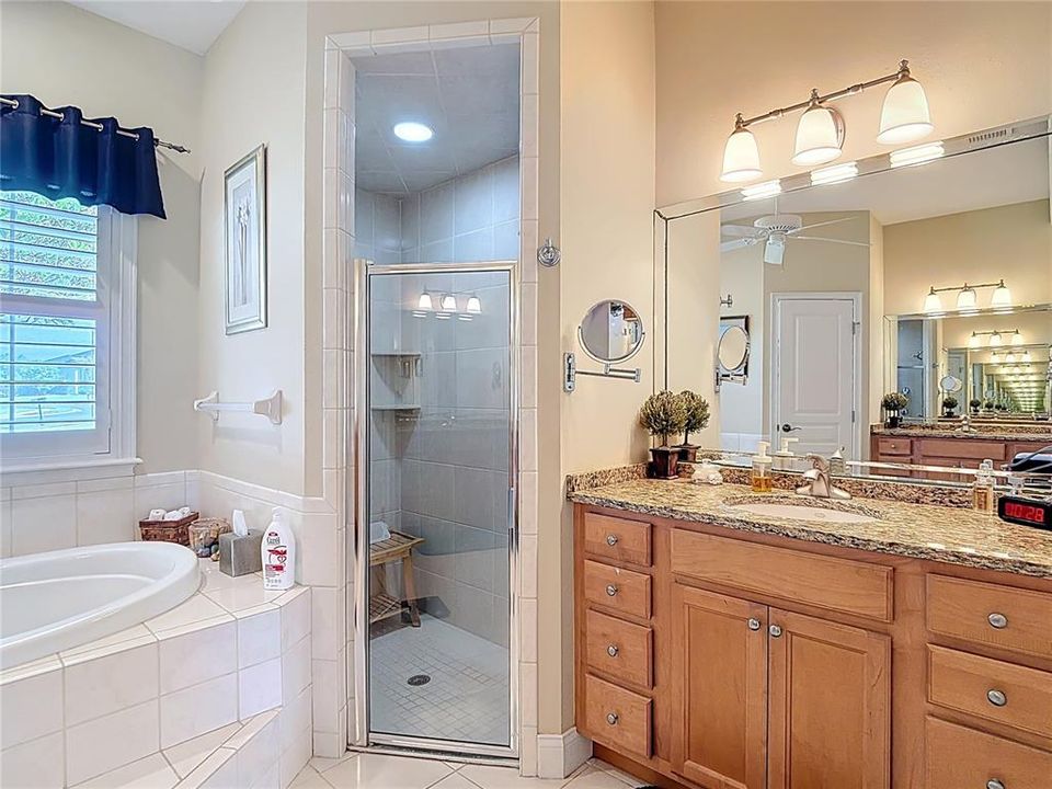 Activo con contrato: $606,900 (4 camas, 2 baños, 2495 Pies cuadrados)