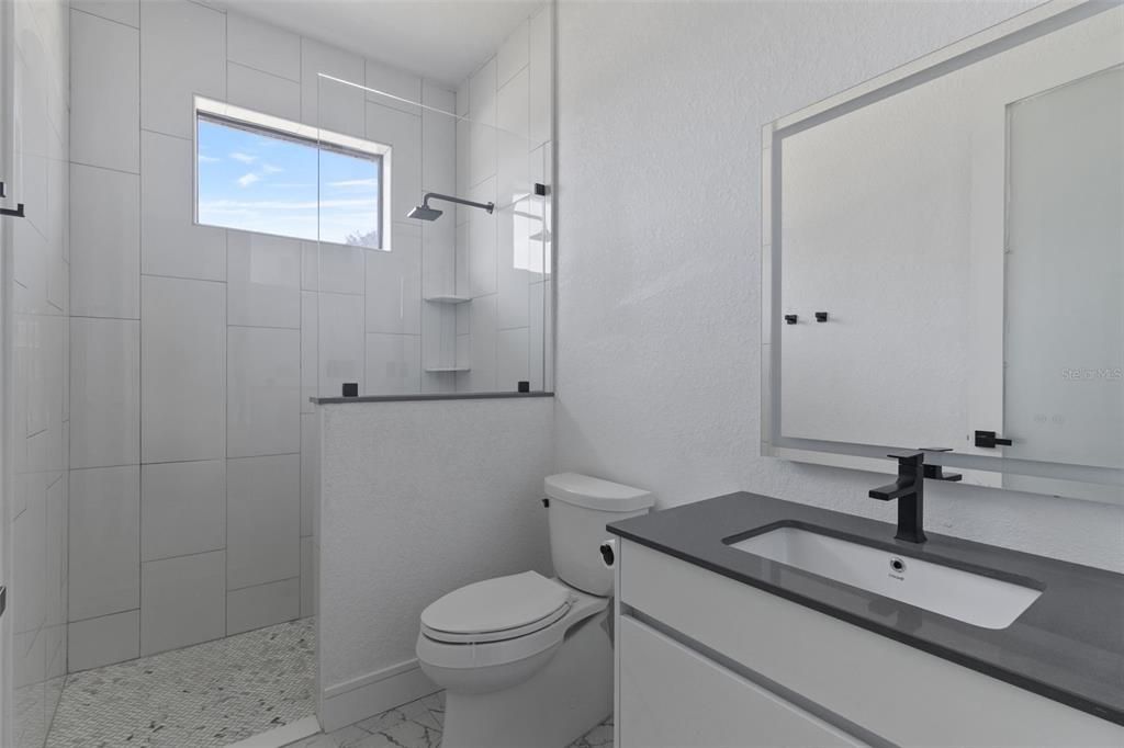 На продажу: $369,900 (3 спален, 2 ванн, 1558 Квадратных фут)
