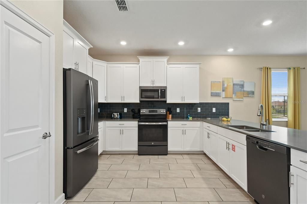 For Rent: $4,200 (8 beds, 5 baths, 3922 Square Feet)