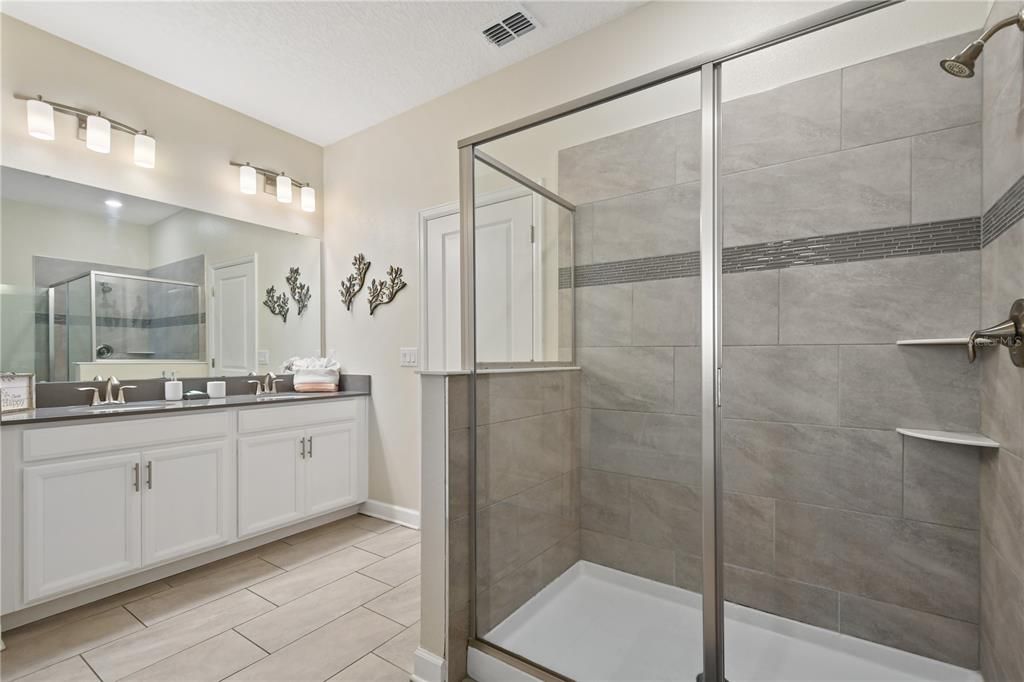 For Rent: $4,200 (8 beds, 5 baths, 3922 Square Feet)