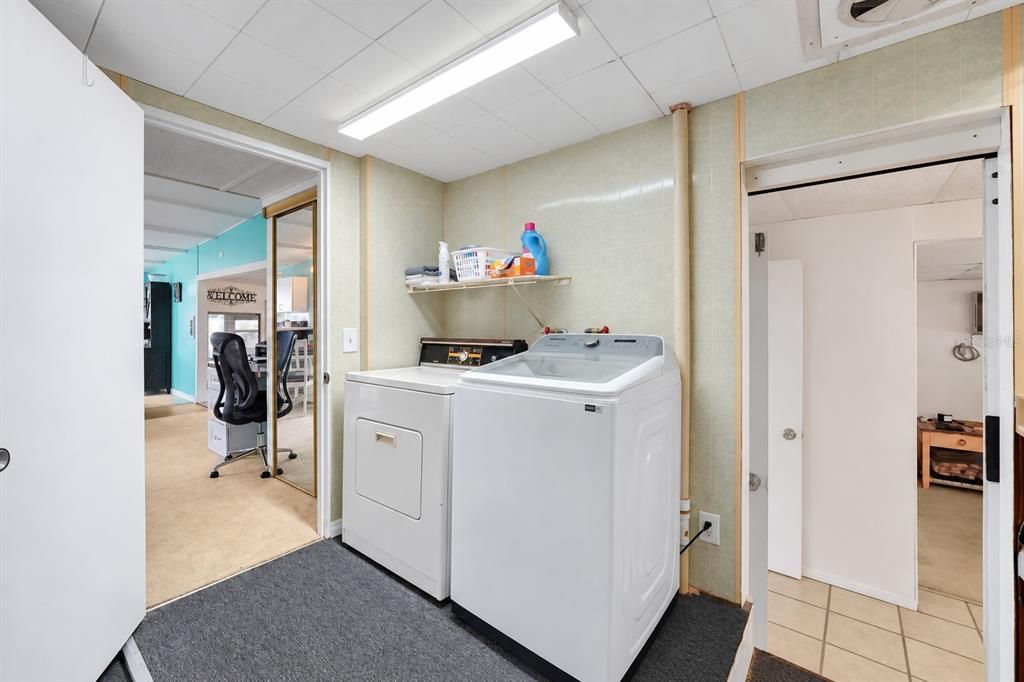 For Sale: $189,900 (2 beds, 1 baths, 1002 Square Feet)