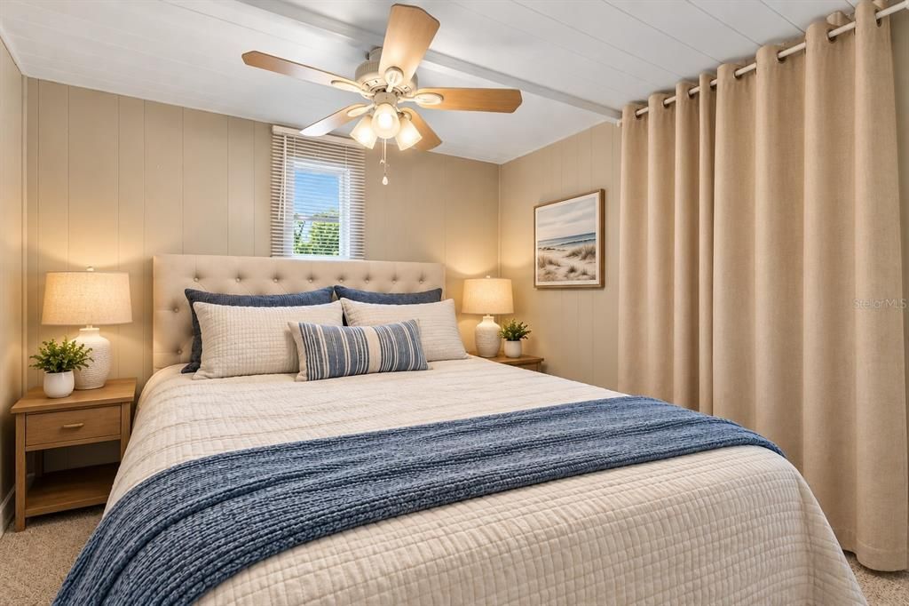 For Sale: $189,900 (2 beds, 1 baths, 1002 Square Feet)