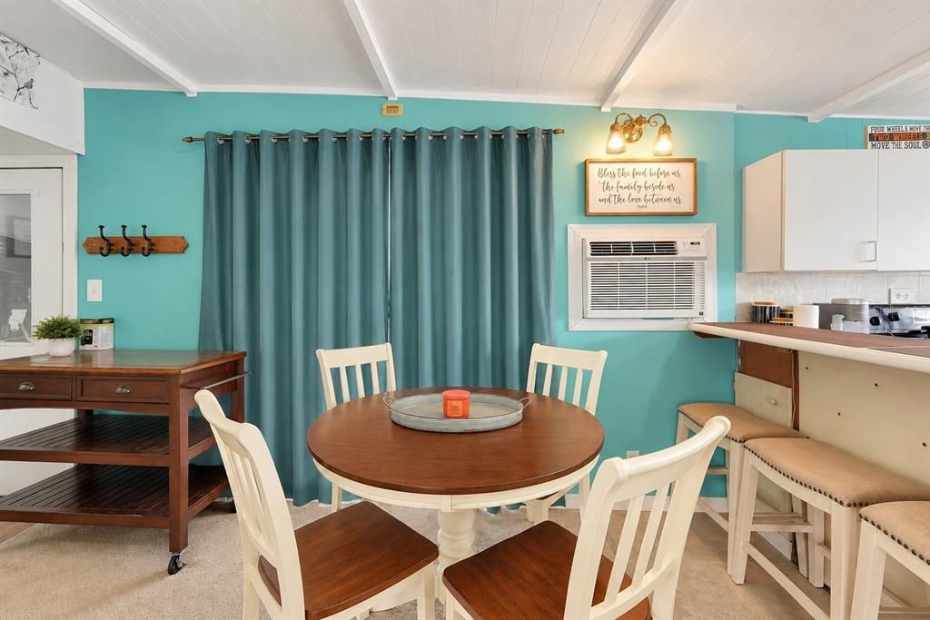 For Sale: $189,900 (2 beds, 1 baths, 1002 Square Feet)