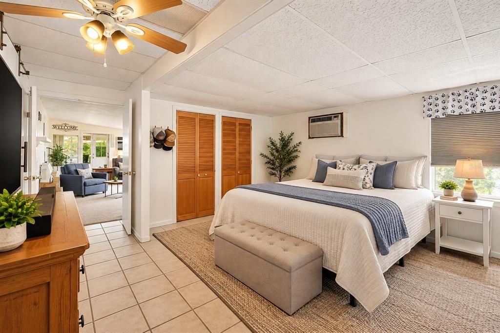 For Sale: $189,900 (2 beds, 1 baths, 1002 Square Feet)