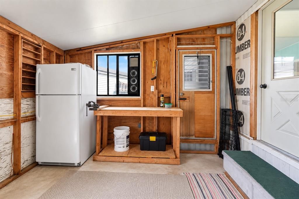 For Sale: $189,900 (2 beds, 1 baths, 1002 Square Feet)