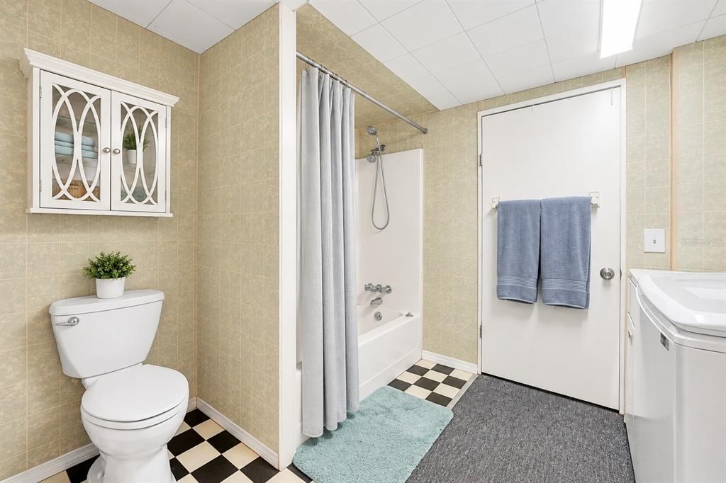 For Sale: $189,900 (2 beds, 1 baths, 1002 Square Feet)