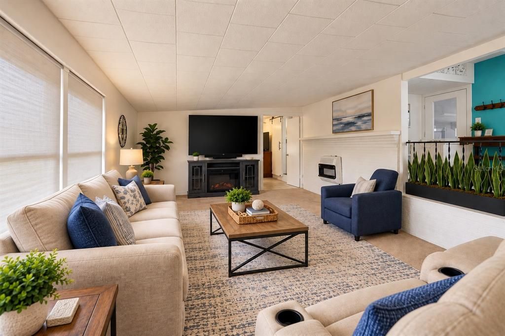 For Sale: $189,900 (2 beds, 1 baths, 1002 Square Feet)