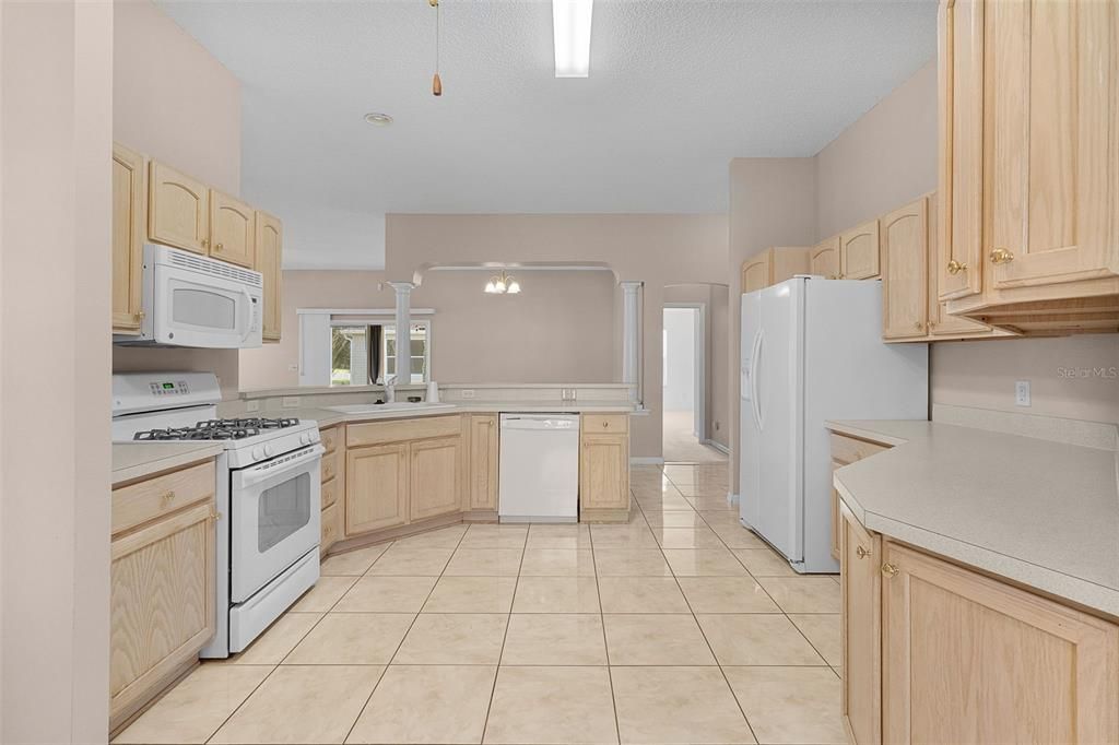 В аренду: $2,200 (3 спален, 2 ванн, 2041 Квадратных фут)