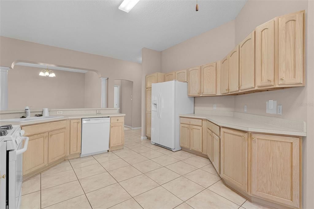 В аренду: $2,200 (3 спален, 2 ванн, 2041 Квадратных фут)