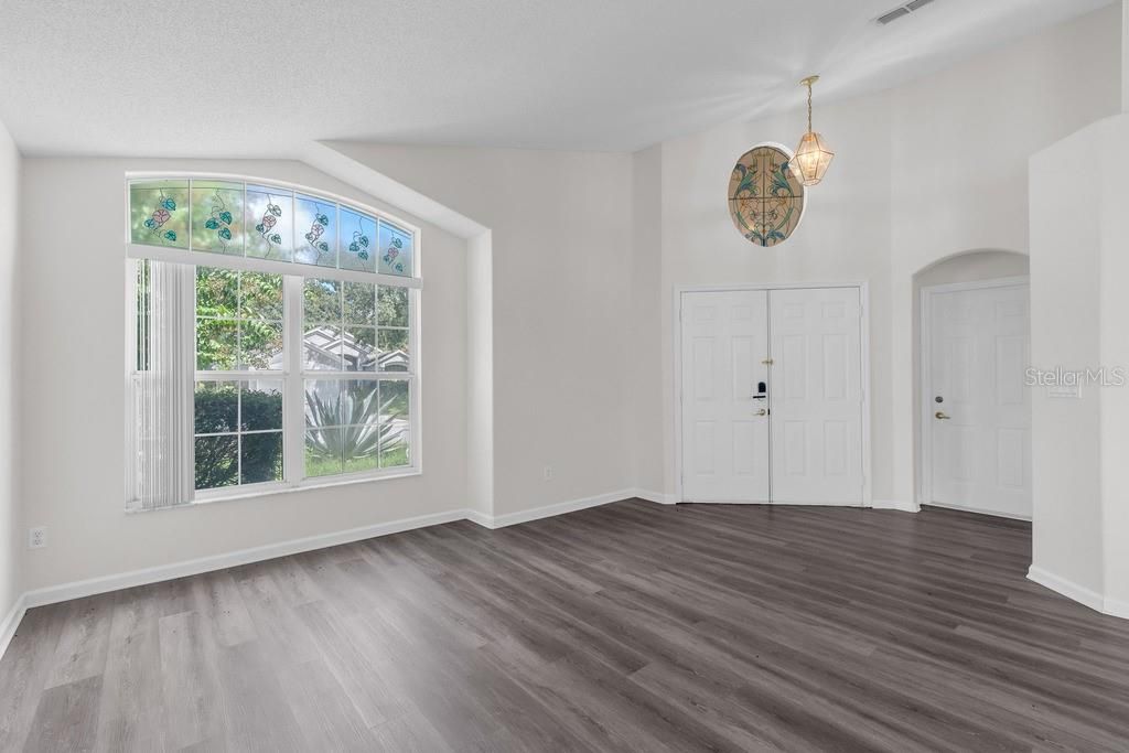 For Rent: $3,300 (4 beds, 2 baths, 1913 Square Feet)