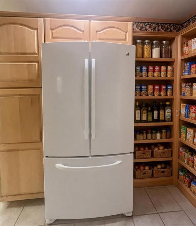 Activo con contrato: $499,000 (9 camas, 6 baños, 4140 Pies cuadrados)