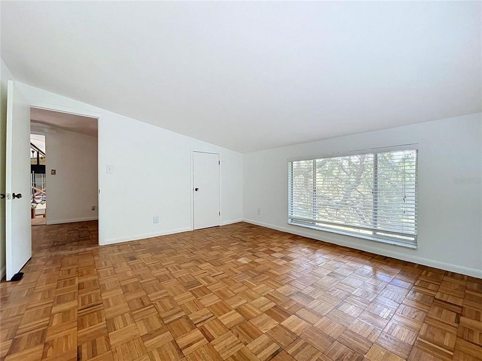 Activo con contrato: $499,000 (9 camas, 6 baños, 4140 Pies cuadrados)