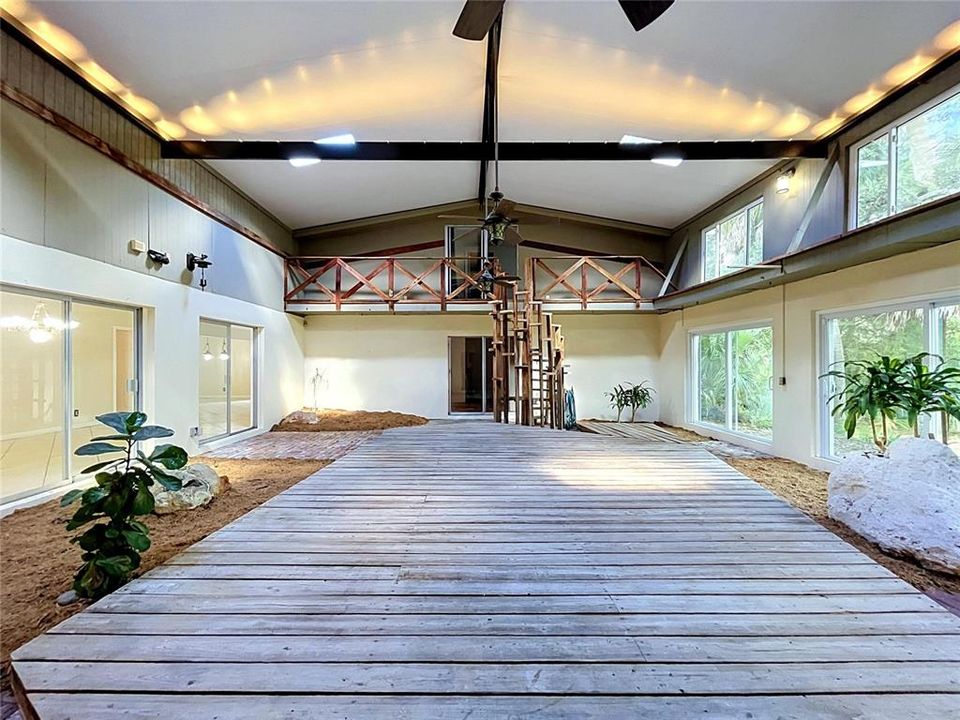 Activo con contrato: $499,000 (9 camas, 6 baños, 4140 Pies cuadrados)