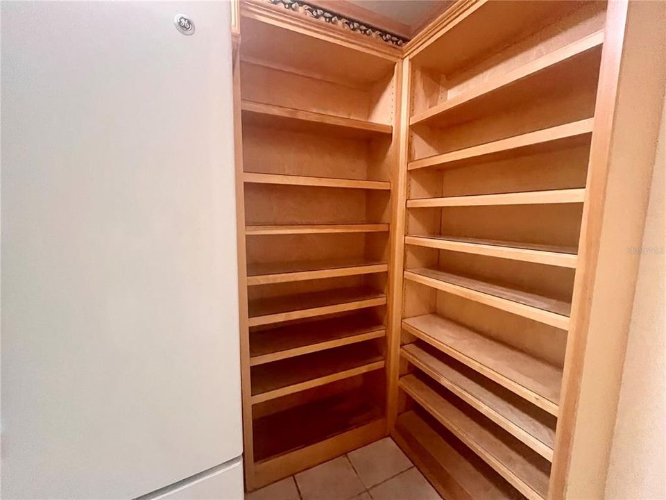Activo con contrato: $499,000 (9 camas, 6 baños, 4140 Pies cuadrados)