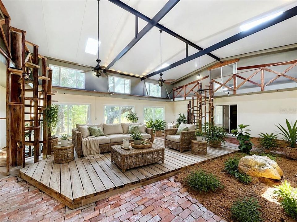 Activo con contrato: $499,000 (9 camas, 6 baños, 4140 Pies cuadrados)