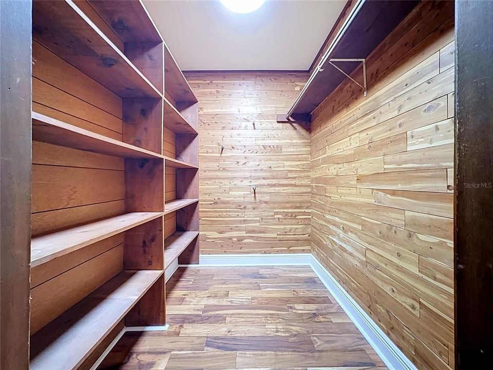 Activo con contrato: $499,000 (9 camas, 6 baños, 4140 Pies cuadrados)