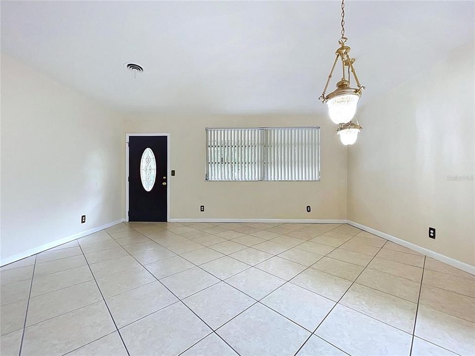 Activo con contrato: $499,000 (9 camas, 6 baños, 4140 Pies cuadrados)