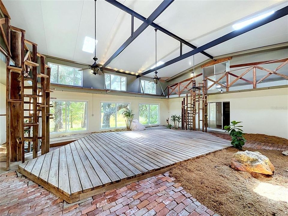 Activo con contrato: $499,000 (9 camas, 6 baños, 4140 Pies cuadrados)