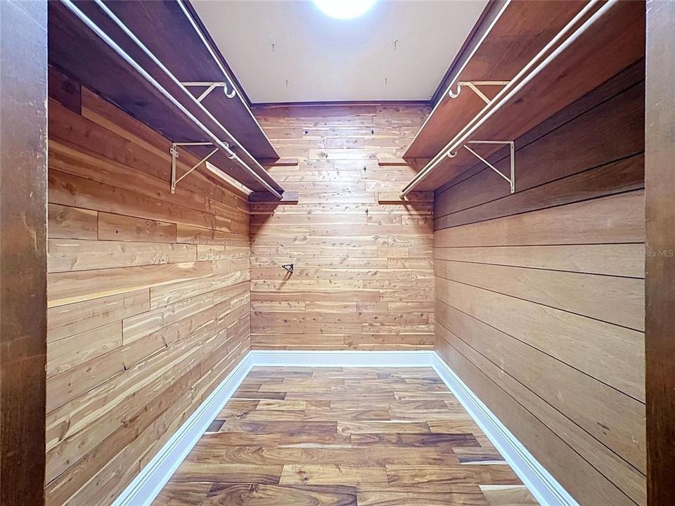Activo con contrato: $499,000 (9 camas, 6 baños, 4140 Pies cuadrados)
