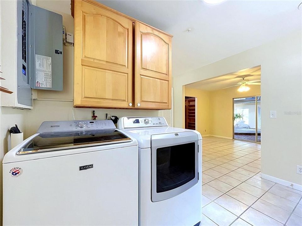 Activo con contrato: $499,000 (9 camas, 6 baños, 4140 Pies cuadrados)