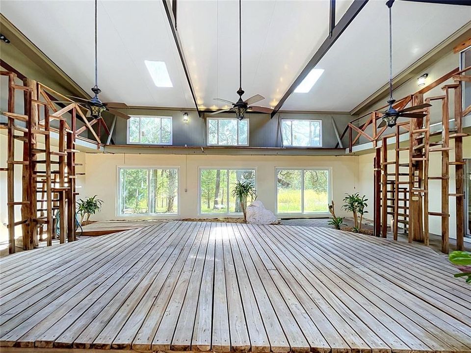 Activo con contrato: $499,000 (9 camas, 6 baños, 4140 Pies cuadrados)