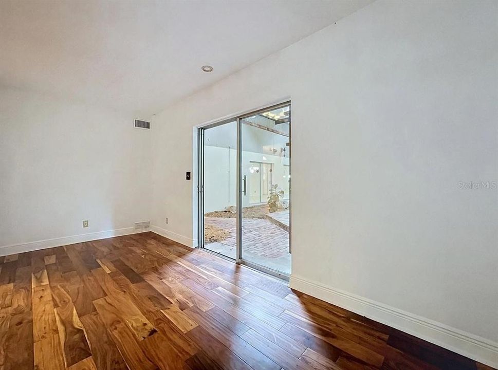 Activo con contrato: $499,000 (9 camas, 6 baños, 4140 Pies cuadrados)