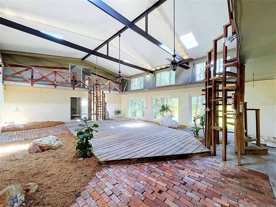 Activo con contrato: $499,000 (9 camas, 6 baños, 4140 Pies cuadrados)