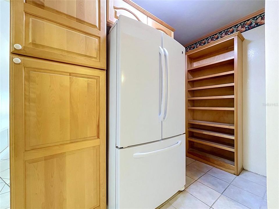 Activo con contrato: $499,000 (9 camas, 6 baños, 4140 Pies cuadrados)