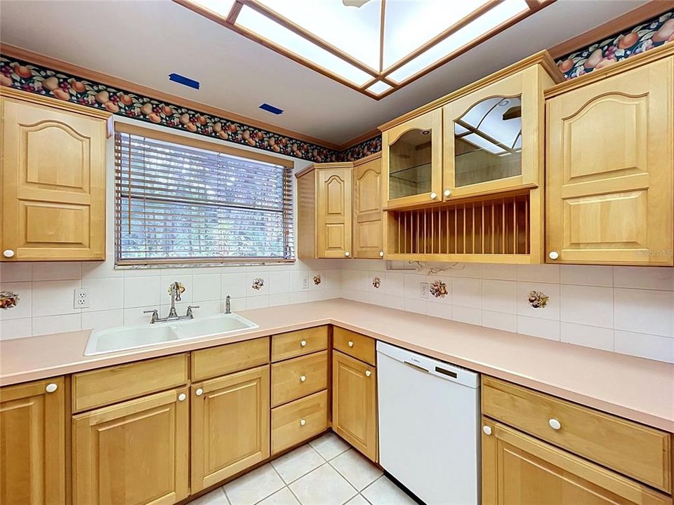 Activo con contrato: $499,000 (9 camas, 6 baños, 4140 Pies cuadrados)