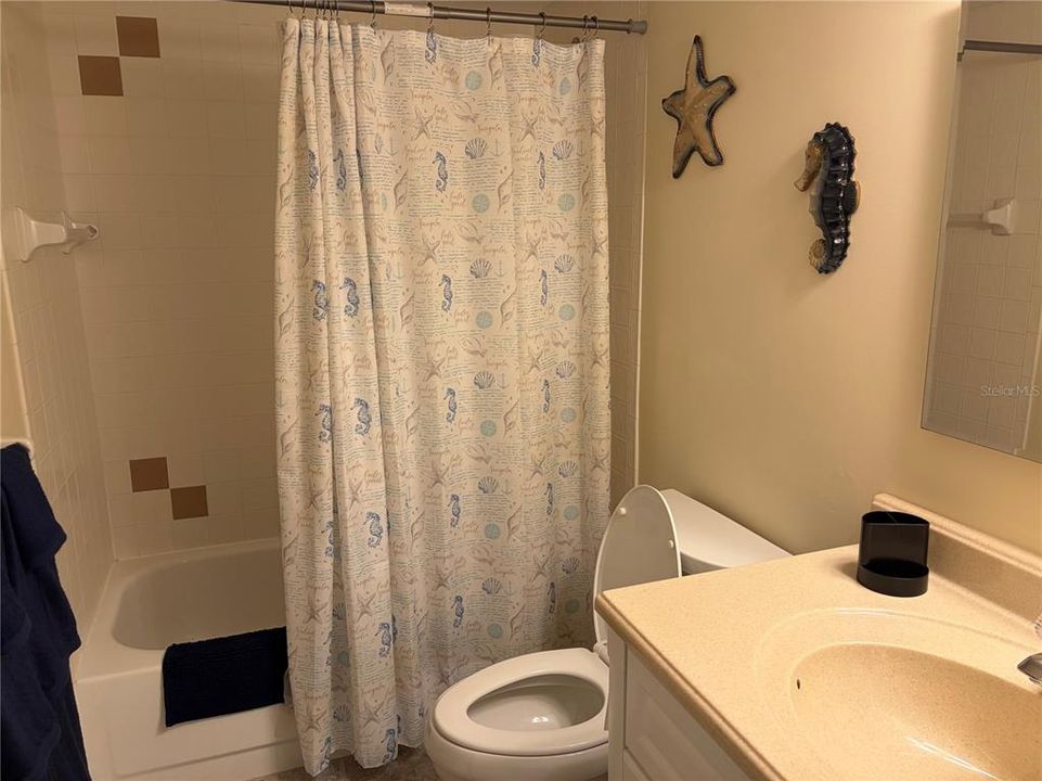 For Sale: $115,000 (2 beds, 2 baths, 884 Square Feet)