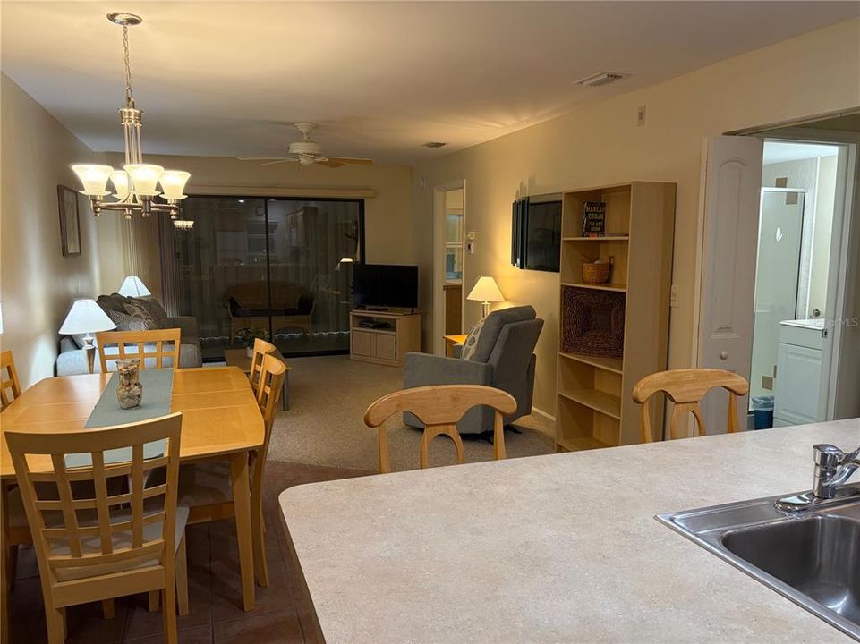For Sale: $115,000 (2 beds, 2 baths, 884 Square Feet)