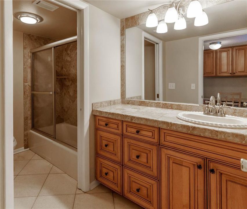 For Sale: $159,900 (2 beds, 2 baths, 1025 Square Feet)