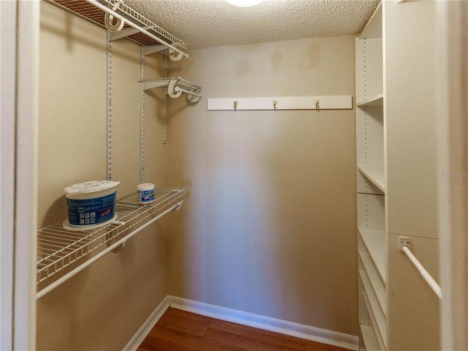 For Sale: $159,900 (2 beds, 2 baths, 1025 Square Feet)
