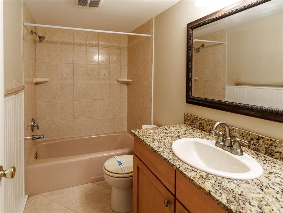 For Sale: $159,900 (2 beds, 2 baths, 1025 Square Feet)