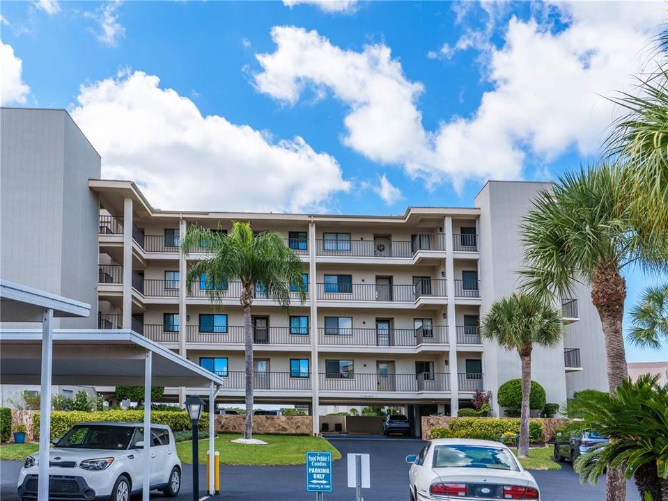 For Sale: $159,900 (2 beds, 2 baths, 1025 Square Feet)