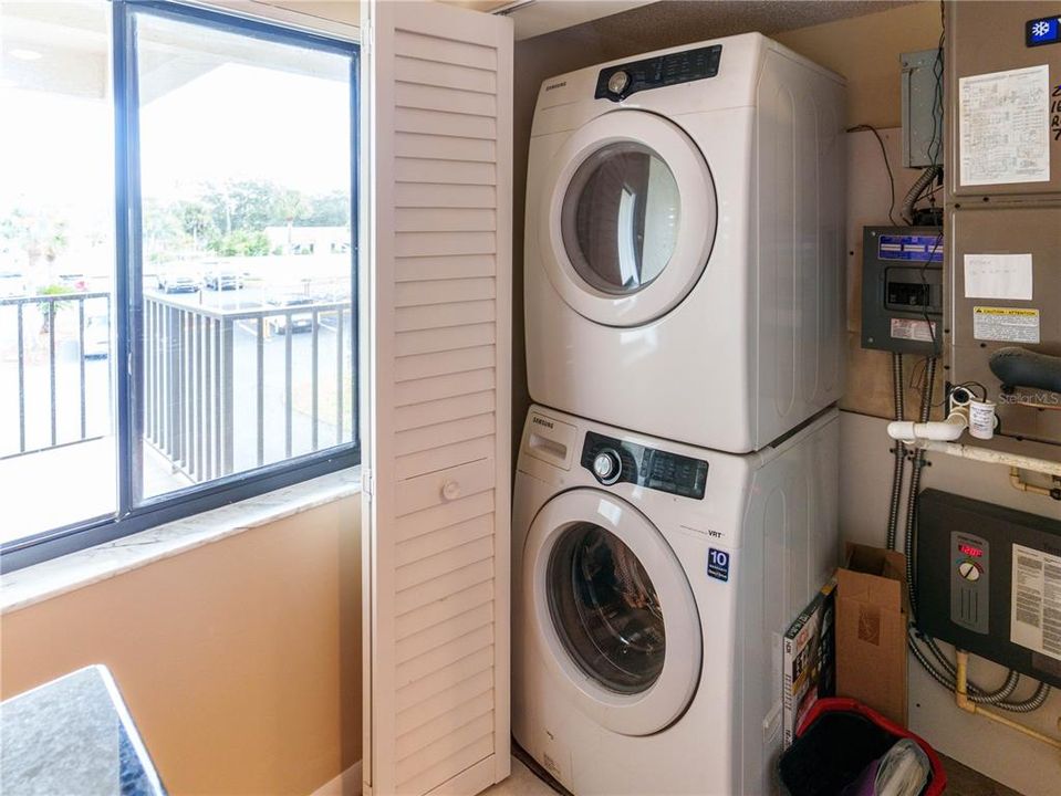 For Sale: $159,900 (2 beds, 2 baths, 1025 Square Feet)