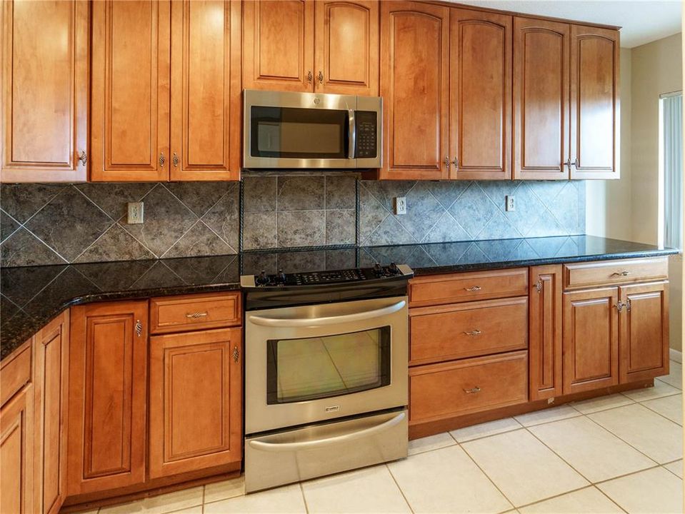 For Sale: $159,900 (2 beds, 2 baths, 1025 Square Feet)