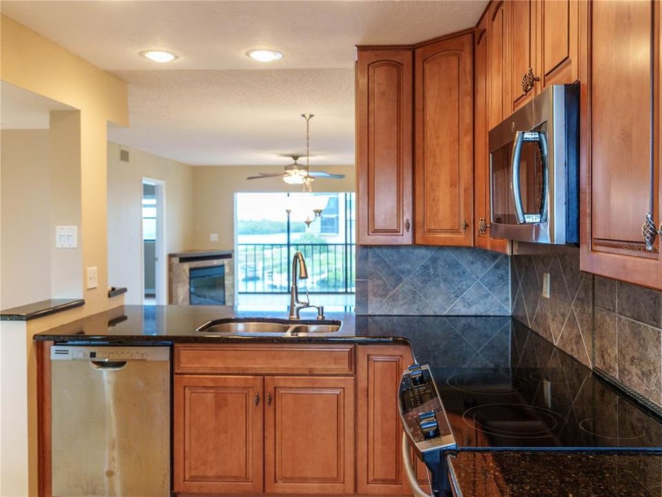 For Sale: $159,900 (2 beds, 2 baths, 1025 Square Feet)