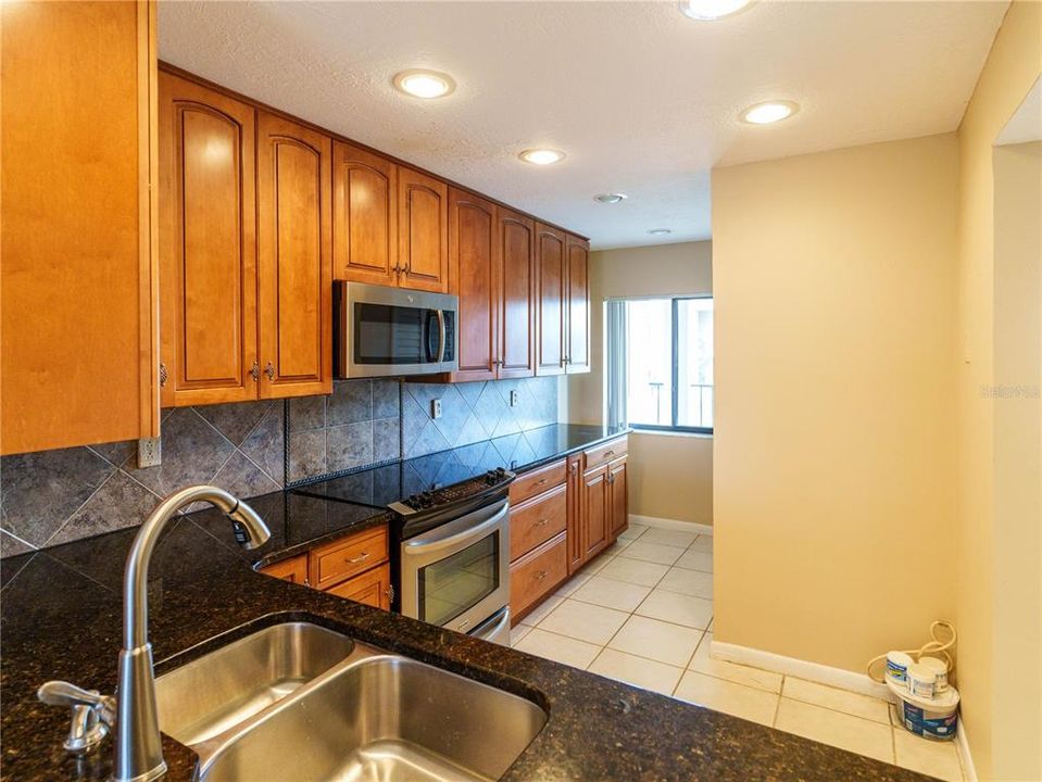 For Sale: $159,900 (2 beds, 2 baths, 1025 Square Feet)