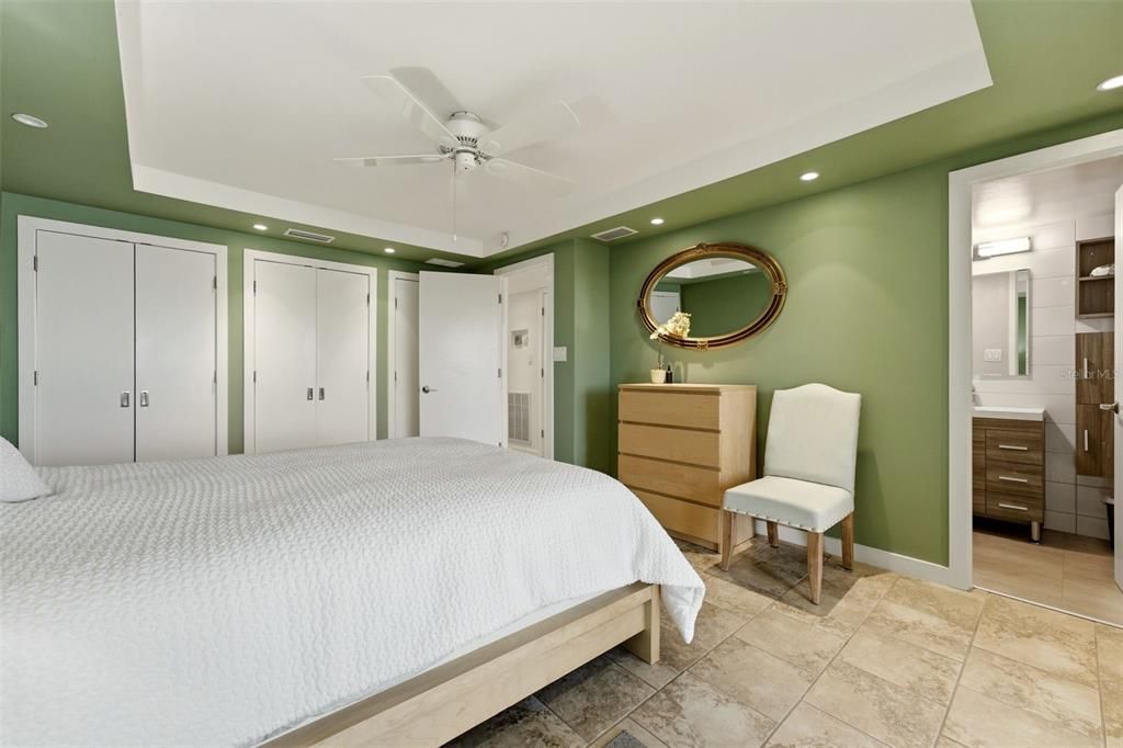 For Sale: $665,000 (2 beds, 2 baths, 1338 Square Feet)