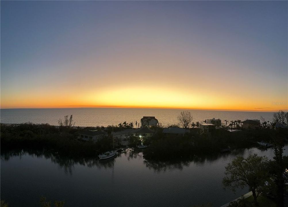 For Sale: $665,000 (2 beds, 2 baths, 1338 Square Feet)