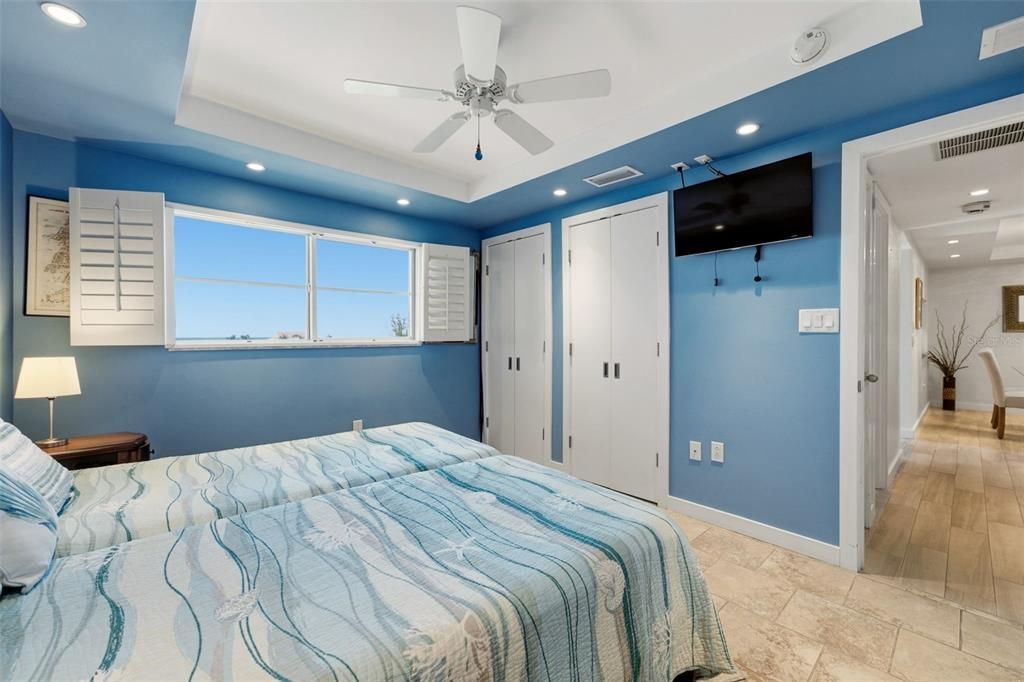 For Sale: $665,000 (2 beds, 2 baths, 1338 Square Feet)