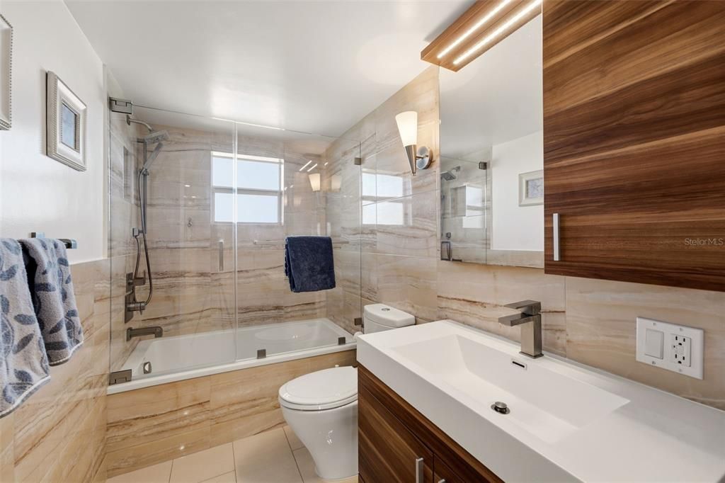 For Sale: $665,000 (2 beds, 2 baths, 1338 Square Feet)