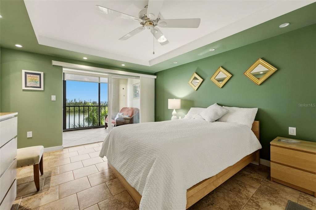 For Sale: $665,000 (2 beds, 2 baths, 1338 Square Feet)